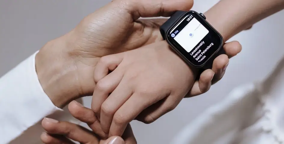 7 Powerful Reasons a Smartwatch with Blood Oxygen Monitoring
